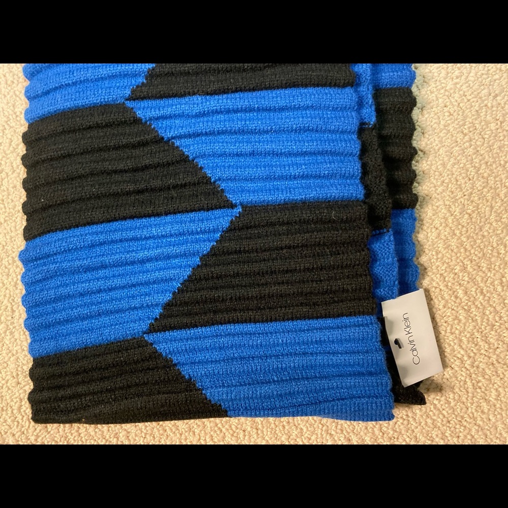 Calvin Klein infinity loop scarf !!
